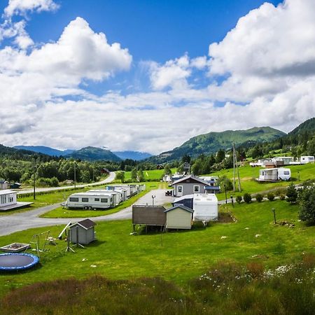 فندق نوردفيورديدفي  Smordal Hytteutleie Og Camping المظهر الخارجي الصورة