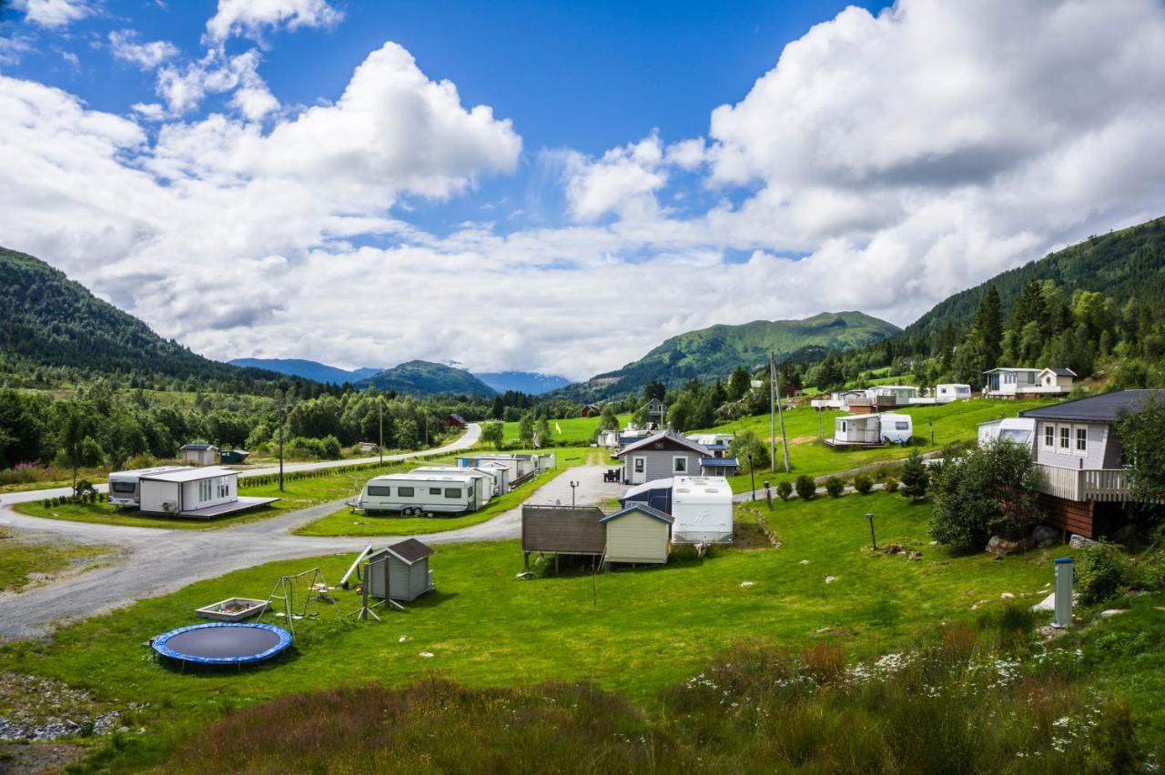 فندق نوردفيورديدفي  Smordal Hytteutleie Og Camping المظهر الخارجي الصورة